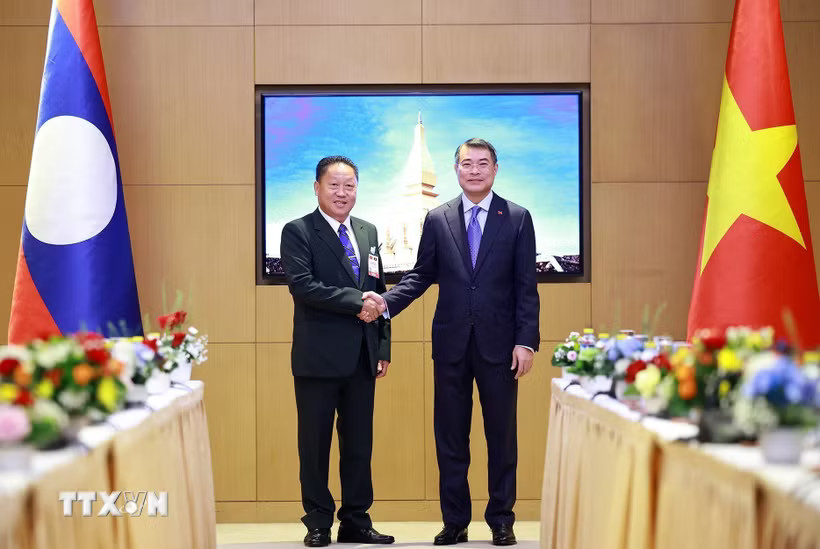 Thủ tướng Lê Minh Hưng tiếp Phó chủ tịch Ủy ban Trung ương Mặt trận Lào xây dựng đất nước và Chủ tịch Hội Hữu nghị Lào - Việt Nam